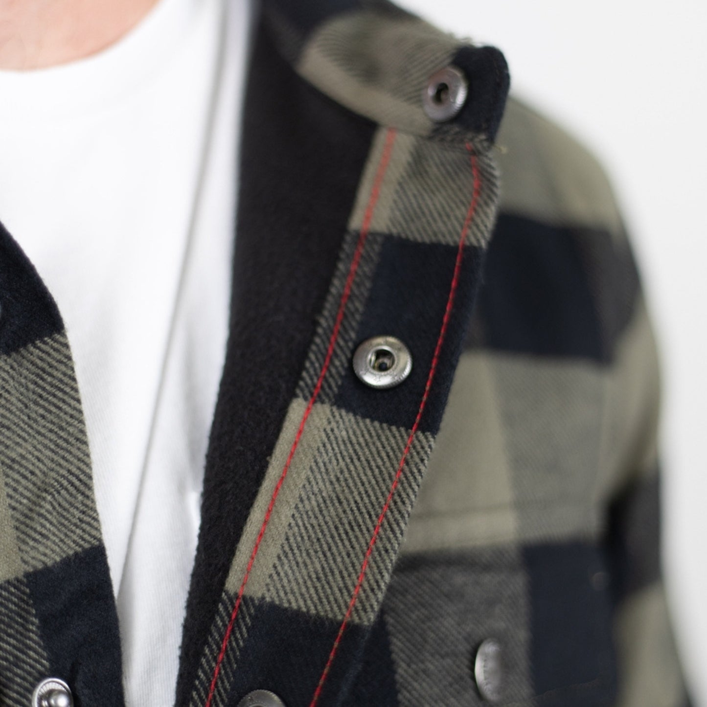 Soft checkered flannel shirt with long sleeves and button-down closure, made of 100% cotton