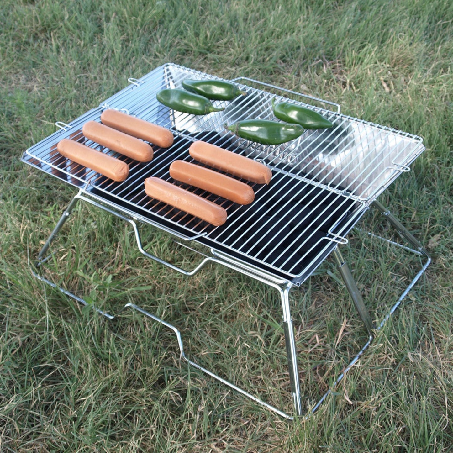 Quick folding grill set.