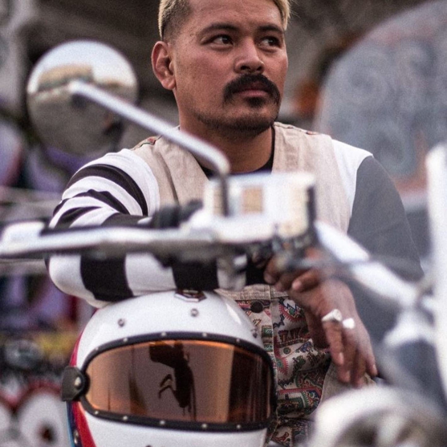 Alexander Guang Full Face Bavarian Three Stripe Moto-Rolla motorcycle helmet, unique color scheme, premium design for motorcycle riders.