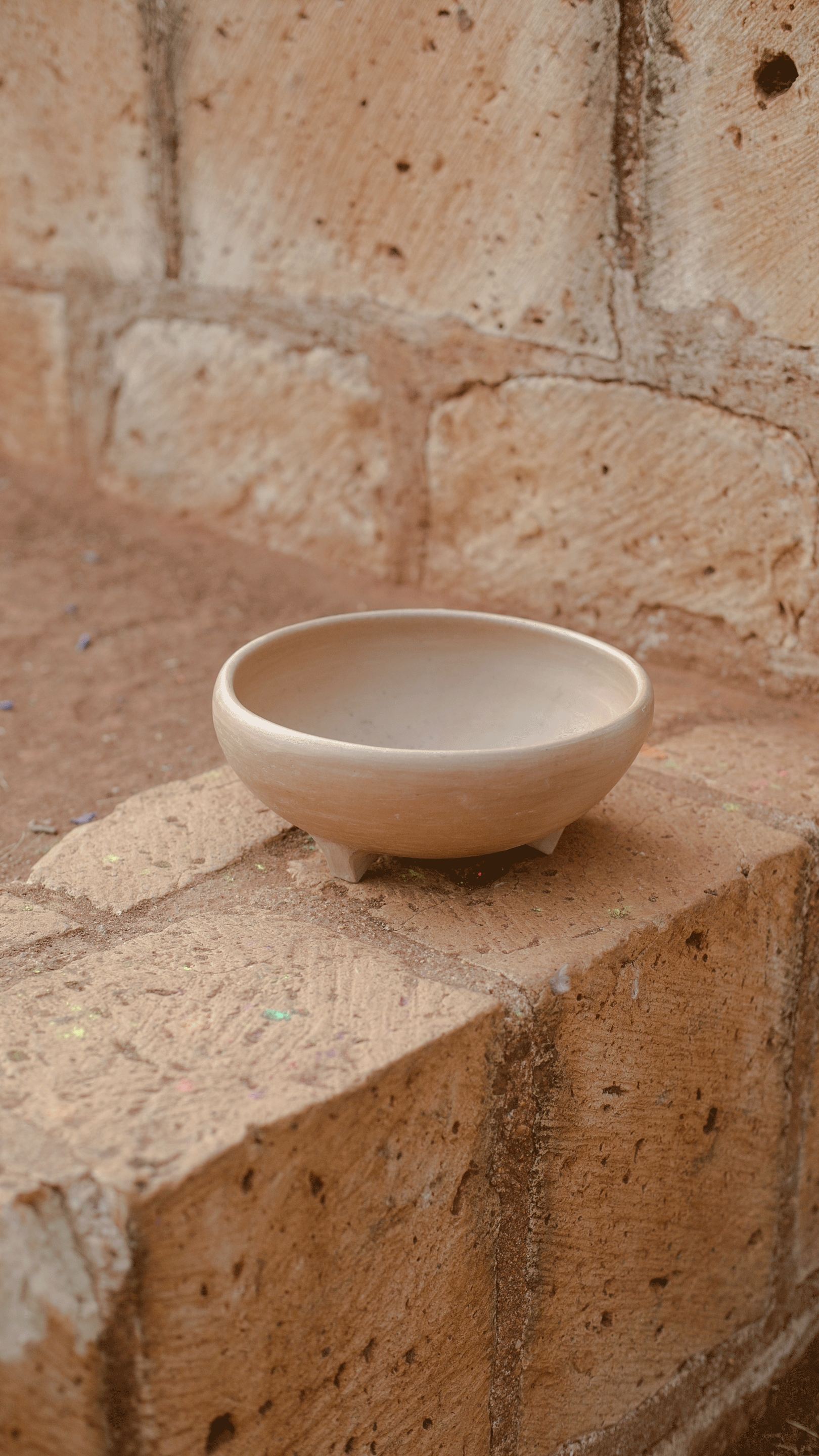 PALO SANTO Barro Natural Clay Footed Bowl