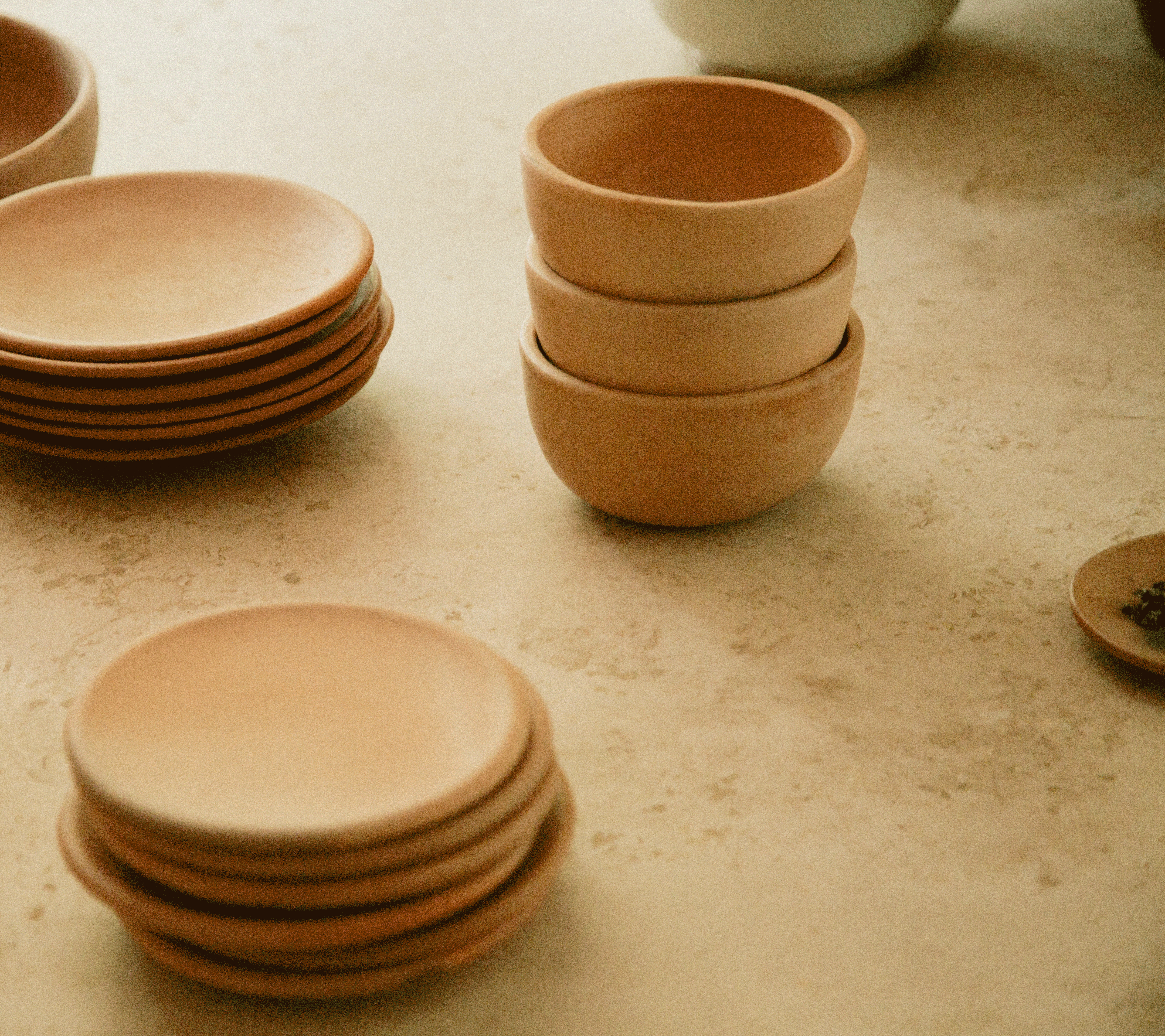 PALO SANTO Natural Clay Plate Set