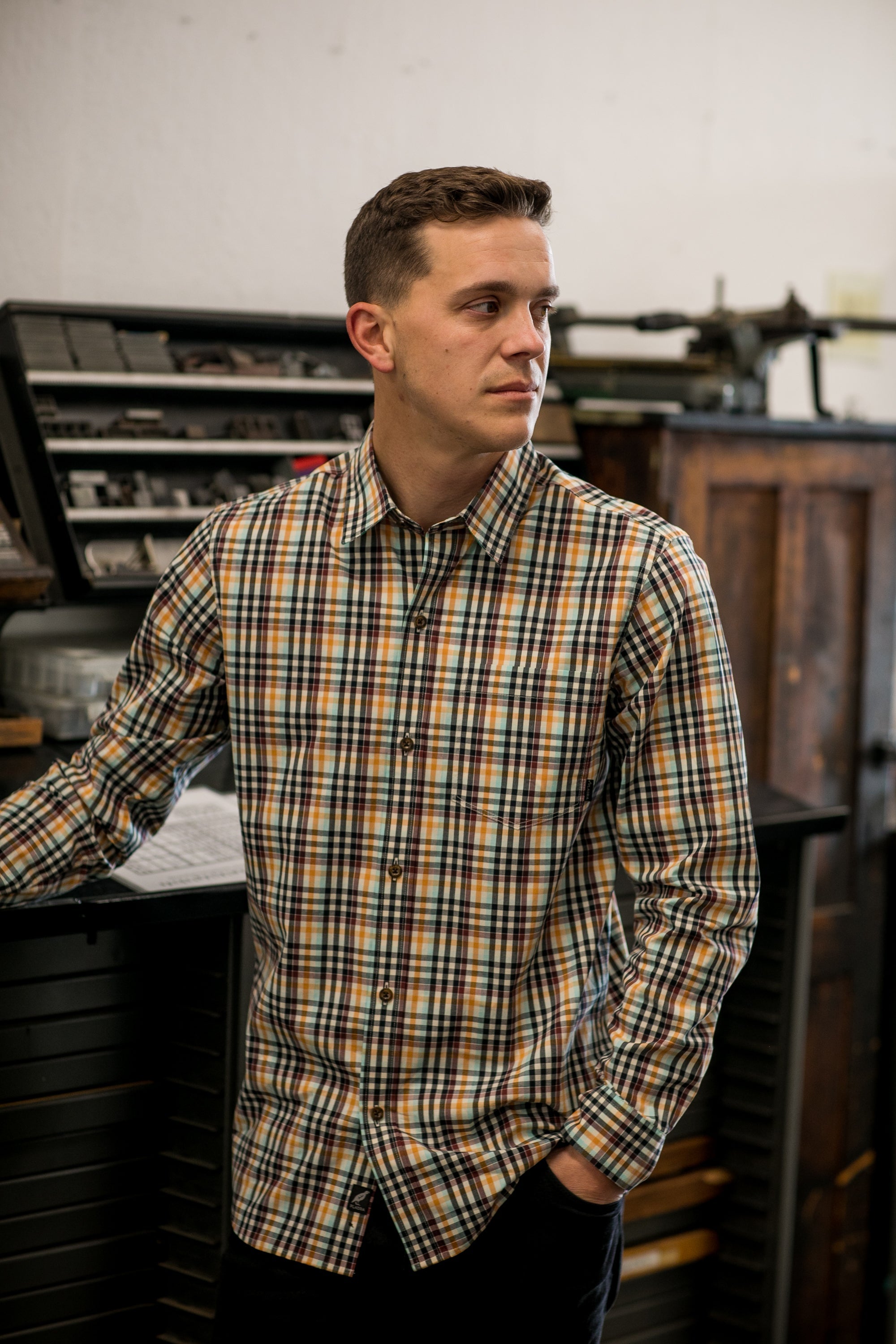 Men's Tailwinds Shirt- Pebble Brown