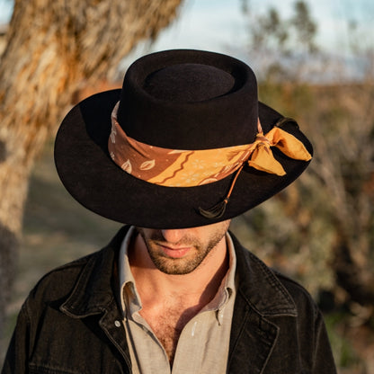 Bandana featuring skull and arrows design, stylish and edgy accessory for a bold, western-inspired look.