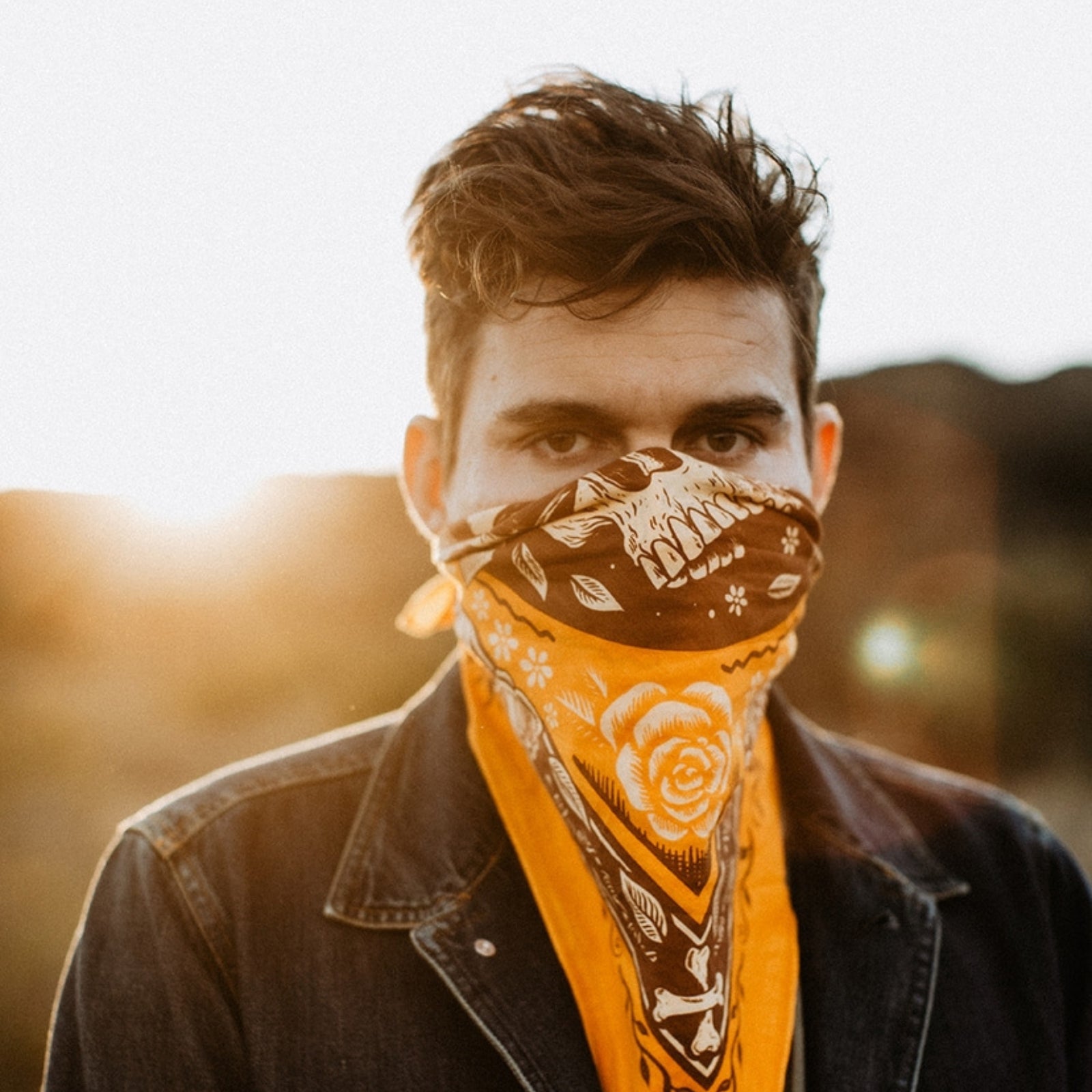 Bandana featuring skull and arrows design, stylish and edgy accessory for a bold, western-inspired look.