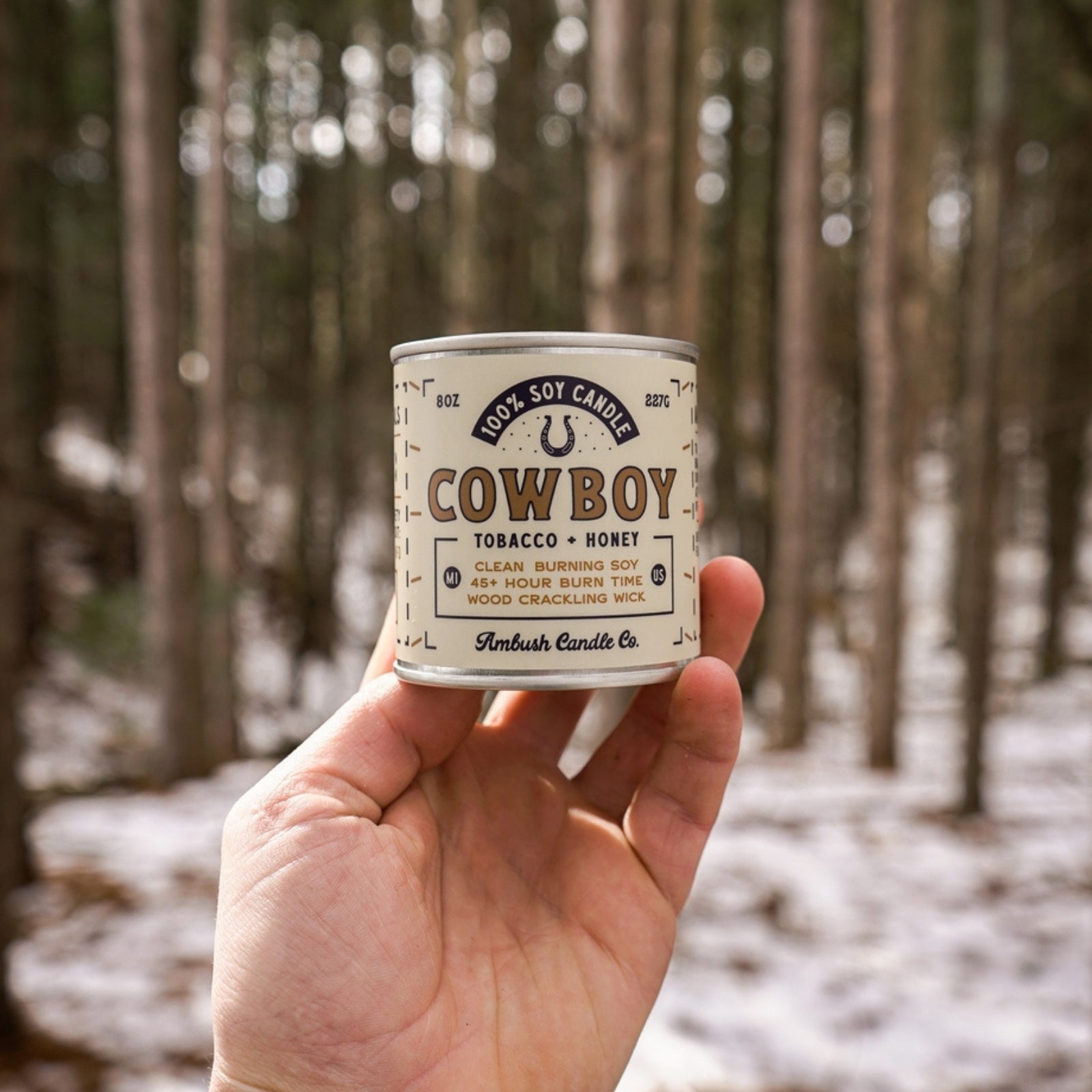 100% eco-friendly, vegan, and recyclable rugged candle with honey and tobacco scents, featuring sustainable packaging.