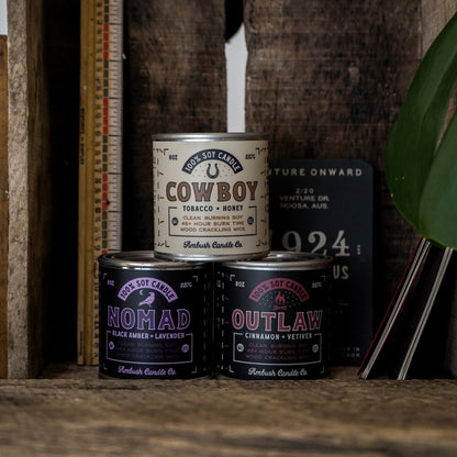 100% eco-friendly, vegan, and recyclable rugged candle with honey and tobacco scents, featuring sustainable packaging.