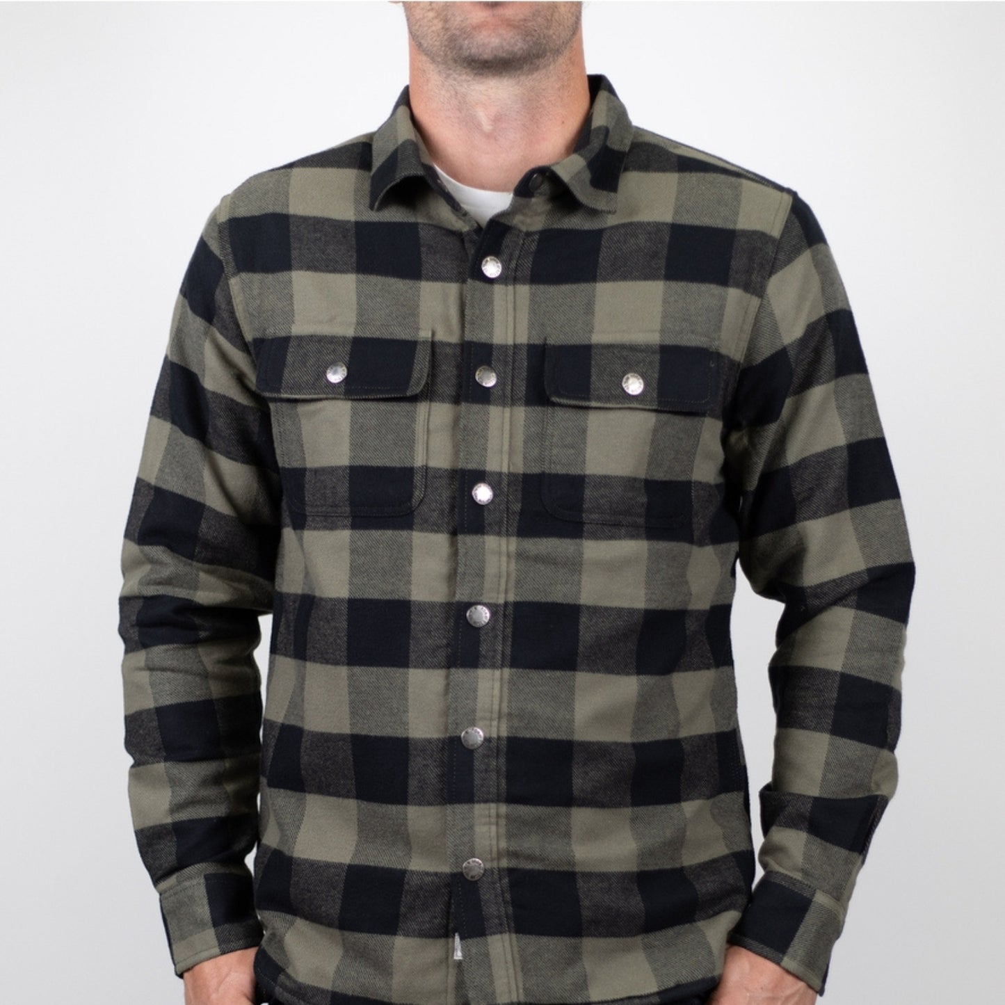 Soft checkered flannel shirt with long sleeves and button-down closure, made of 100% cotton