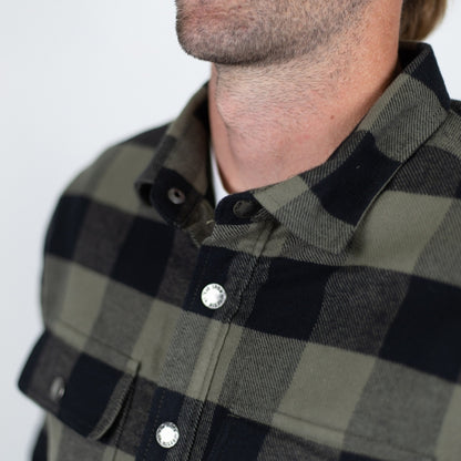 Soft checkered flannel shirt with long sleeves and button-down closure, made of 100% cotton