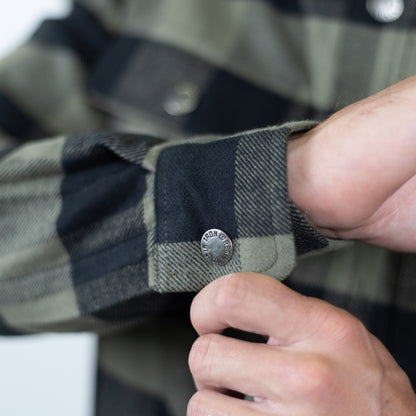 Soft checkered flannel shirt with long sleeves and button-down closure, made of 100% cotton