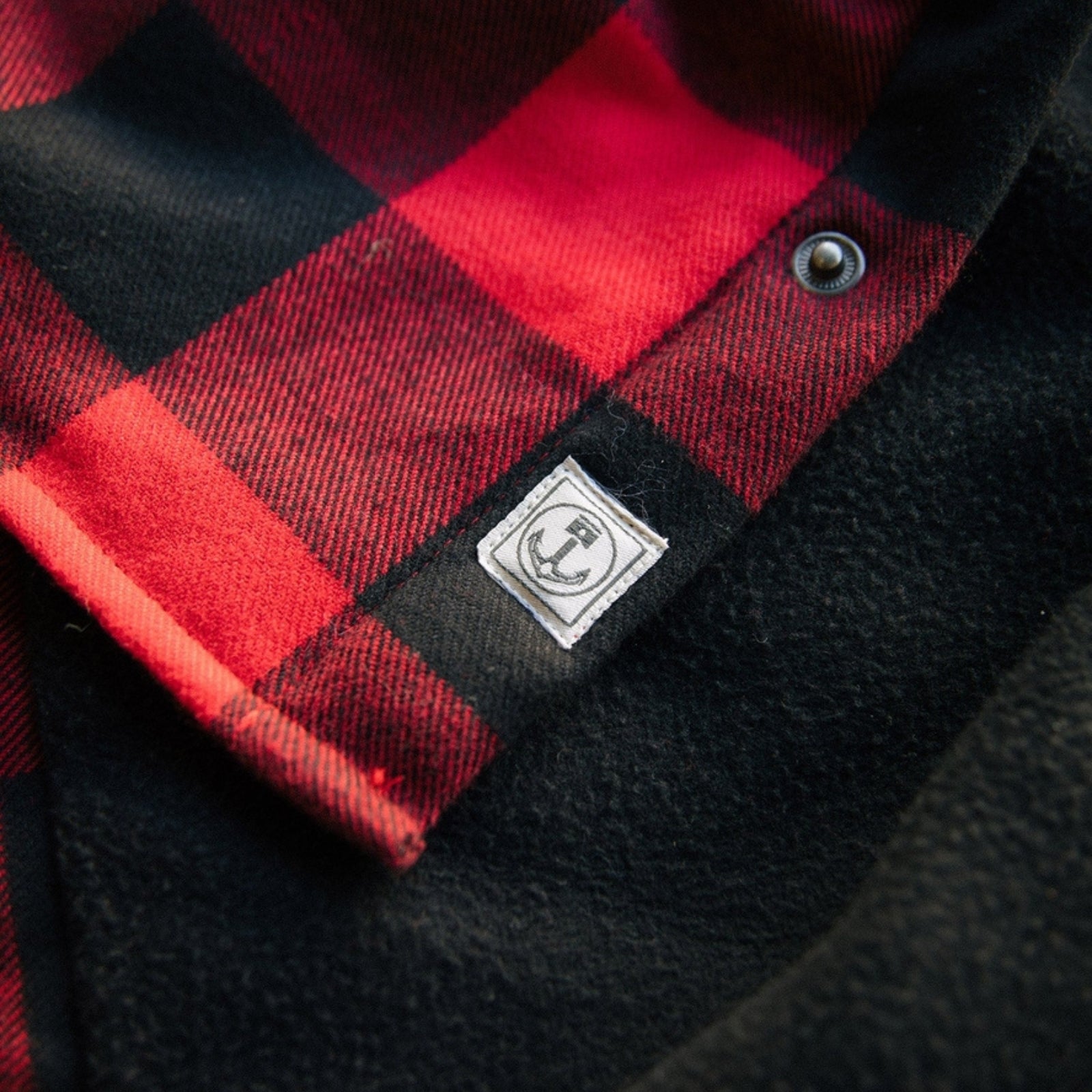 Soft checkered flannel shirt with long sleeves and button-down closure, made of 100% cotton
