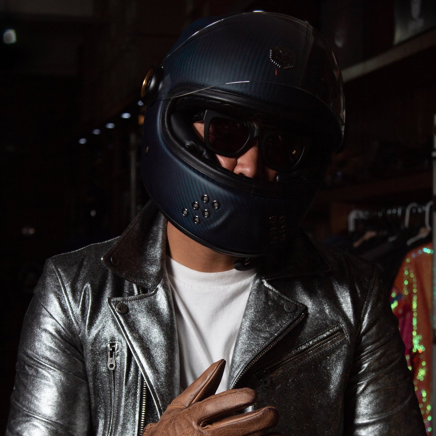 Alexander Guang Full Face 2.0 motorcycle helmet with snap-down visor, aerodynamic design.