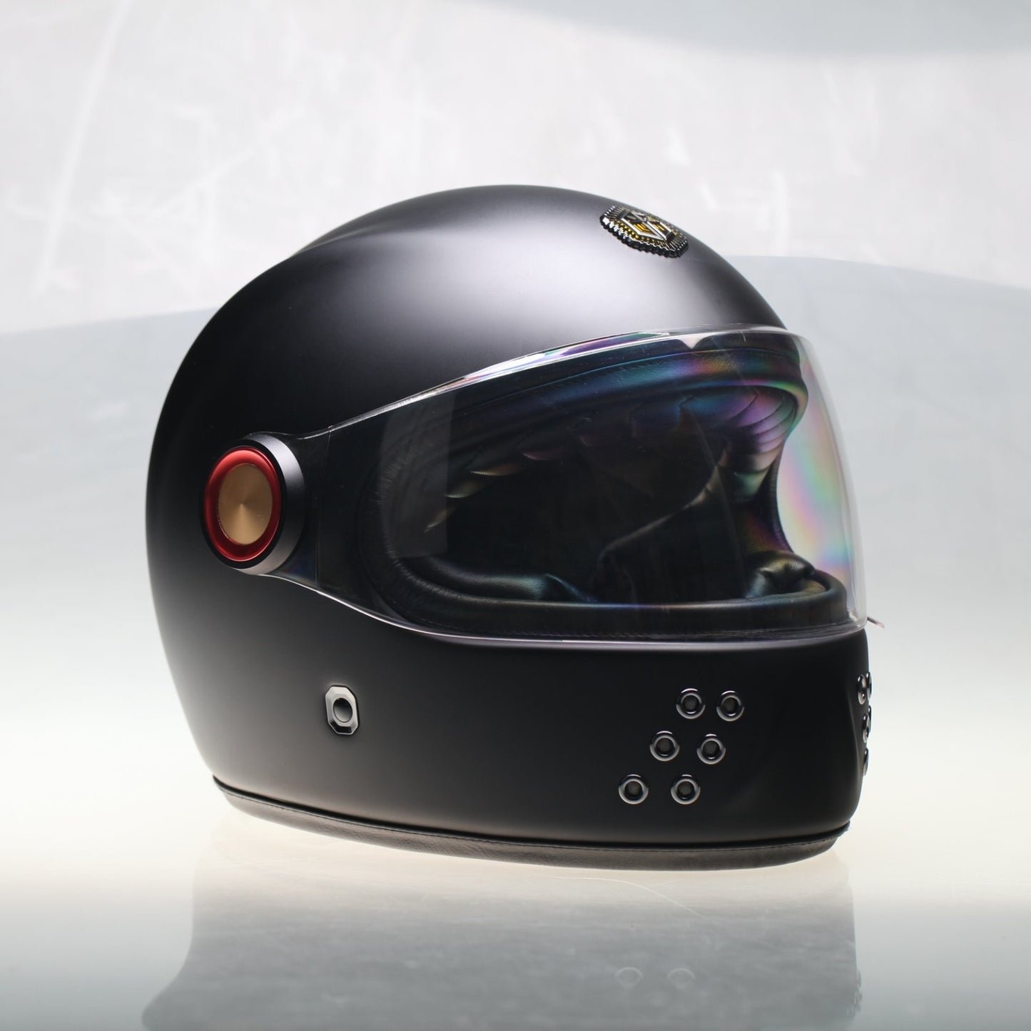 Alexander Guang Full Face 2.0 motorcycle helmet with snap-down visor, aerodynamic design.