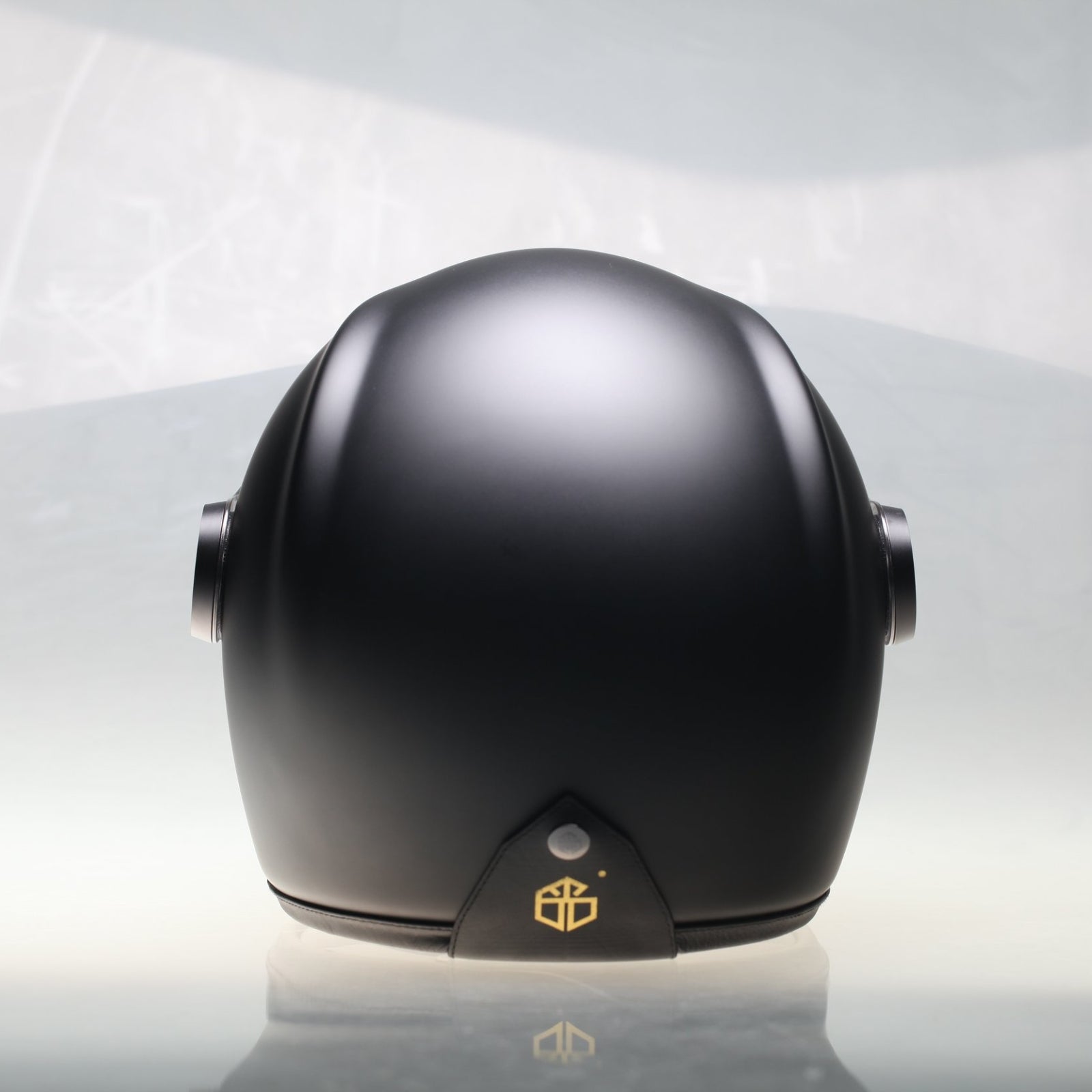 Alexander Guang Full Face 2.0 motorcycle helmet with snap-down visor, aerodynamic design.