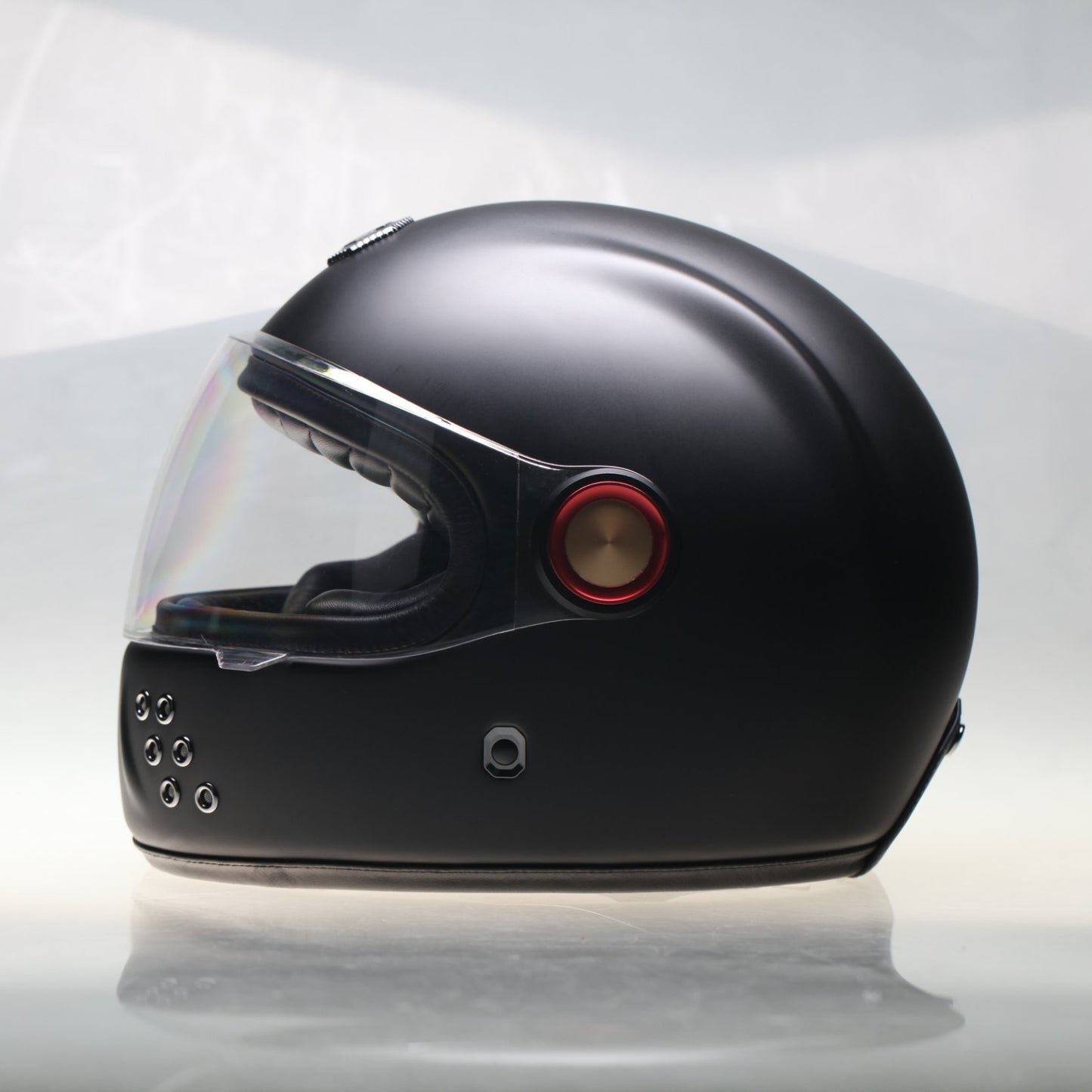 Alexander Guang Full Face 2.0 motorcycle helmet with snap-down visor, aerodynamic design.