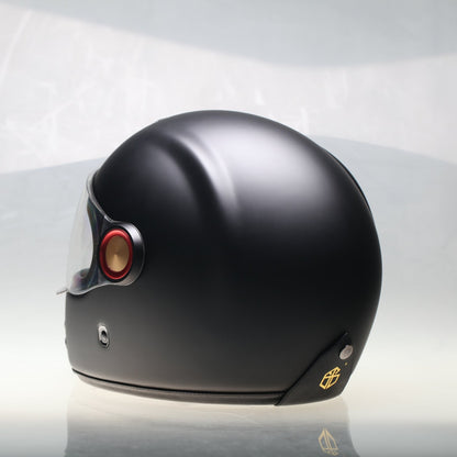 Alexander Guang Full Face 2.0 motorcycle helmet with snap-down visor, aerodynamic design.
