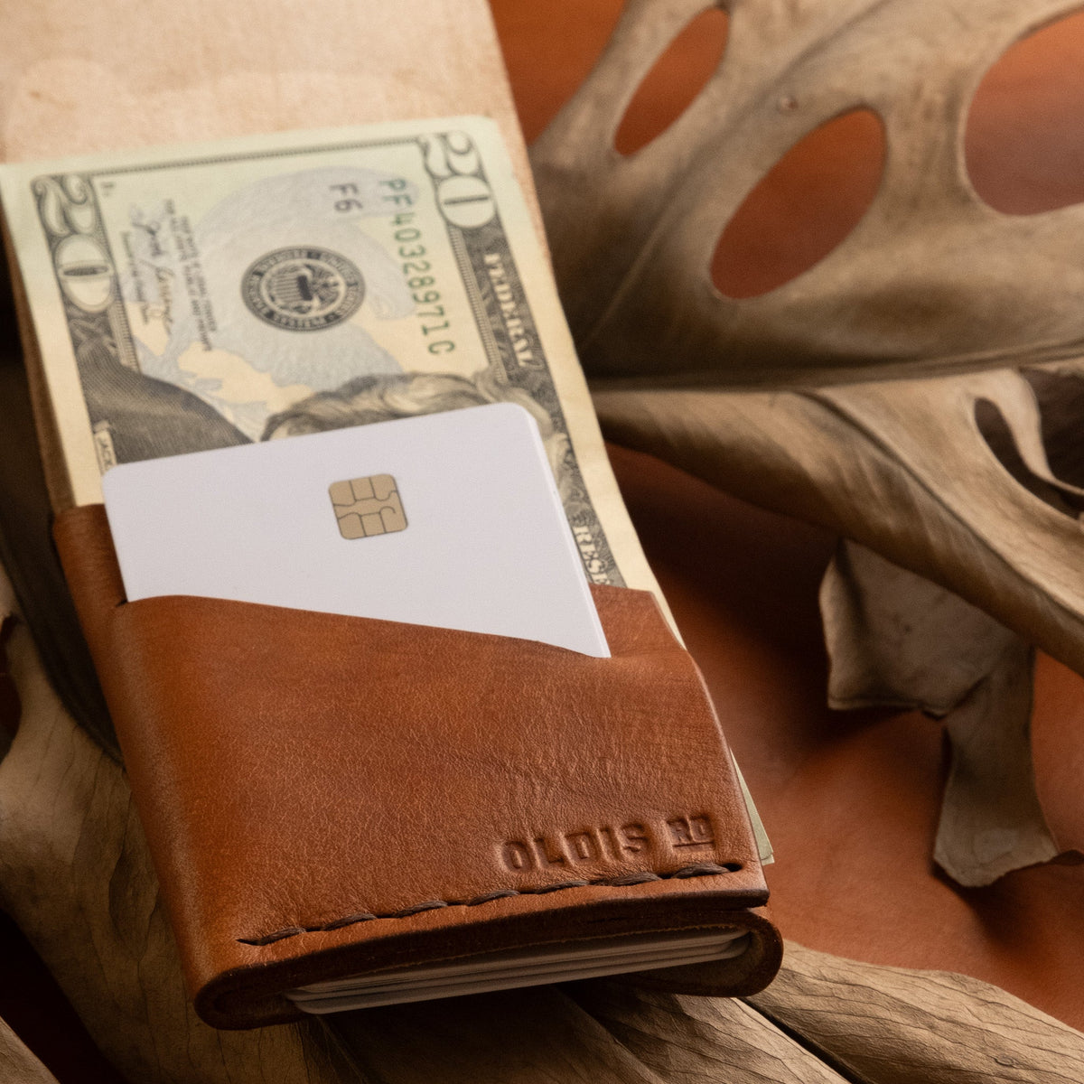Oldis One: Minimalist Vertical Wallet
