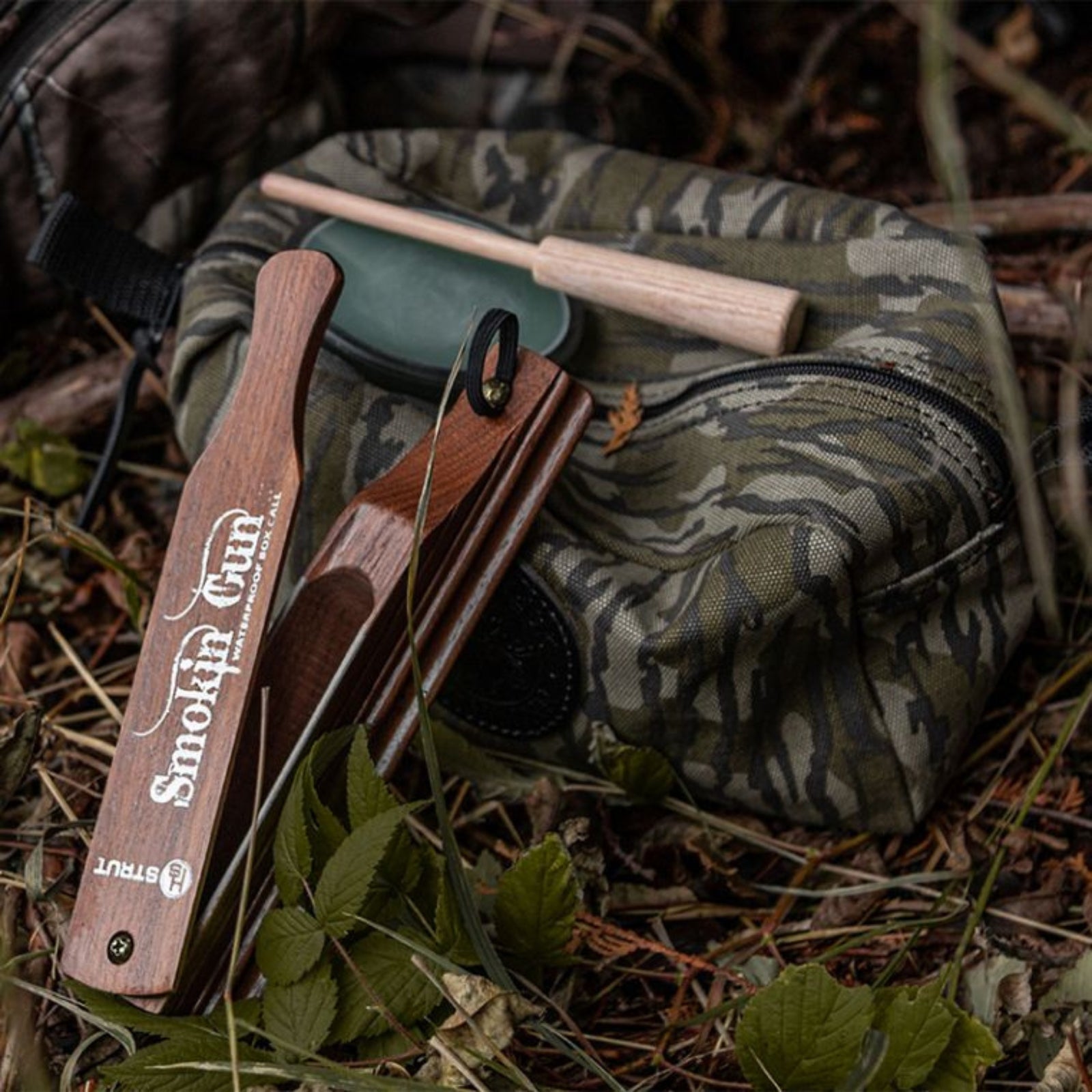 Compact grab-and-go bag for everyday essentials like keys, wallet, phone, and a water bottle, perfect for quick and convenient access.