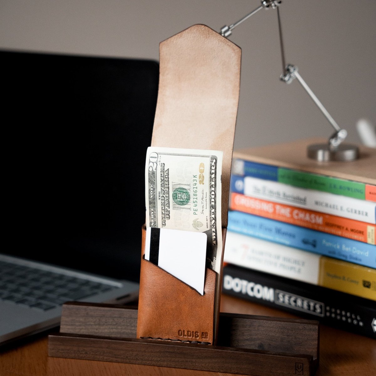 Oldis Four: Compact Leather Wallet