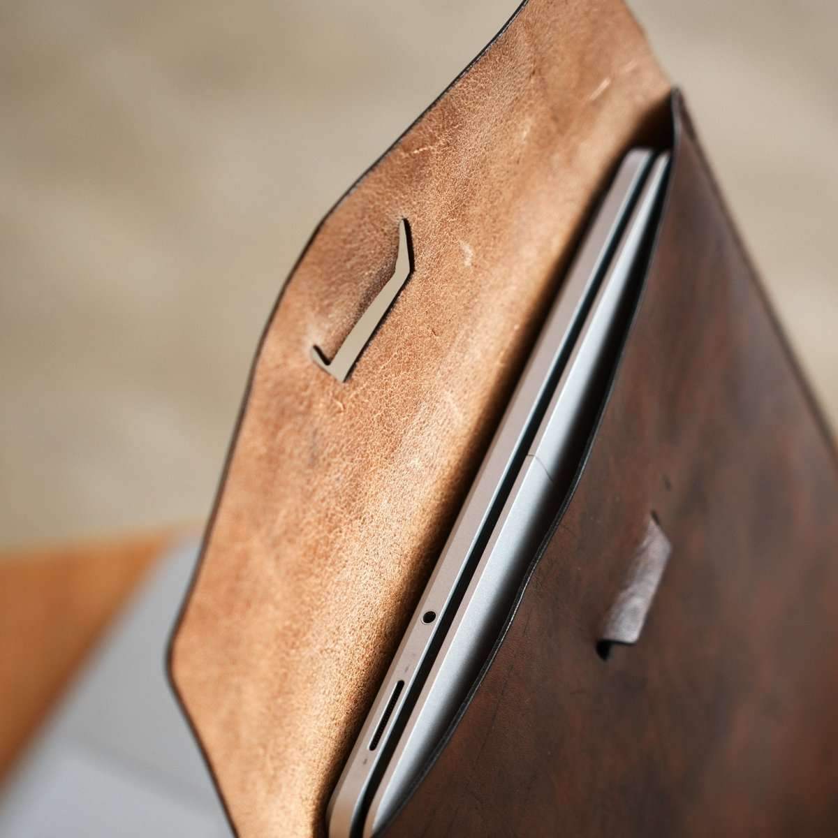 Oldis LC1: Leather Laptop Case