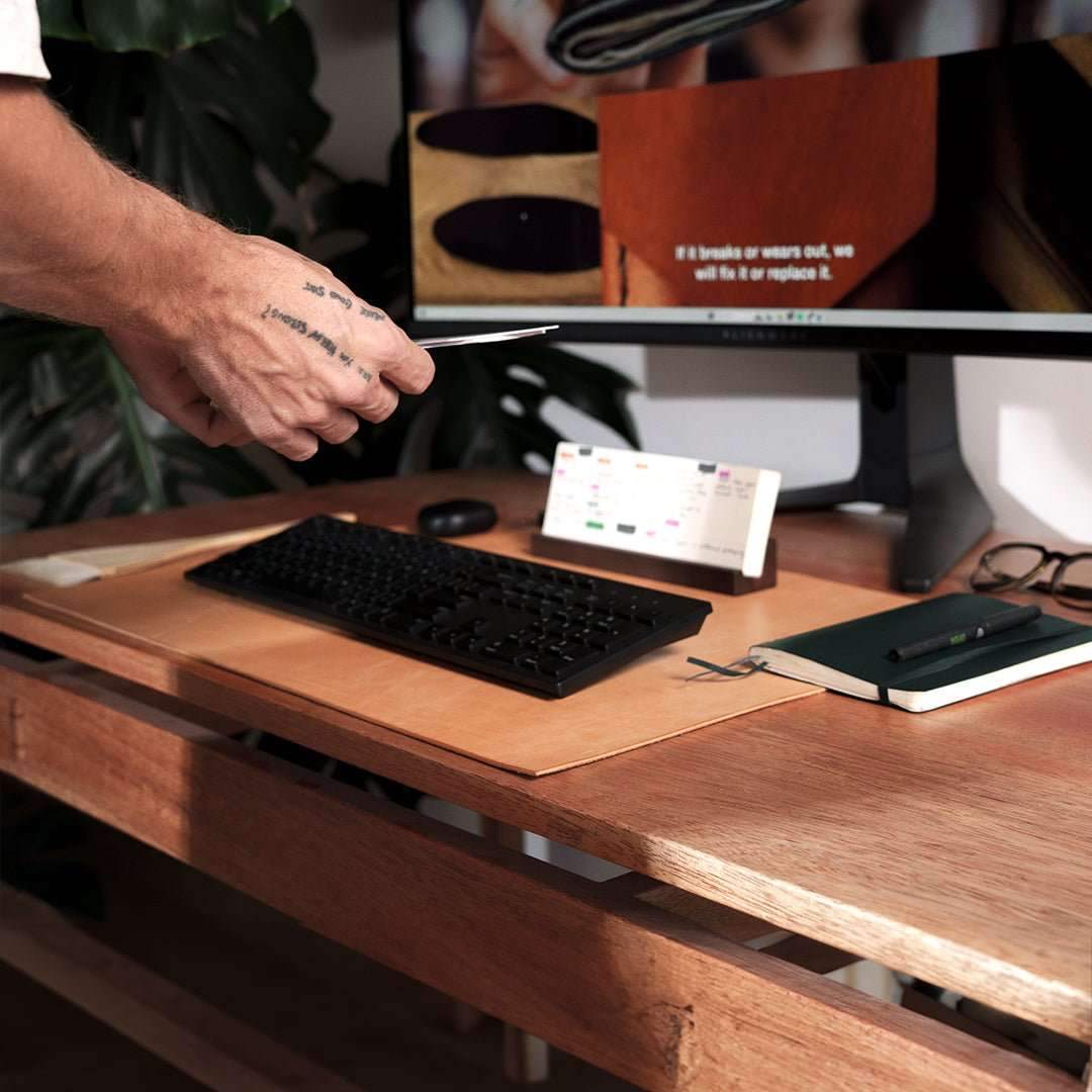 Oldis P1: Leather Desk Pad