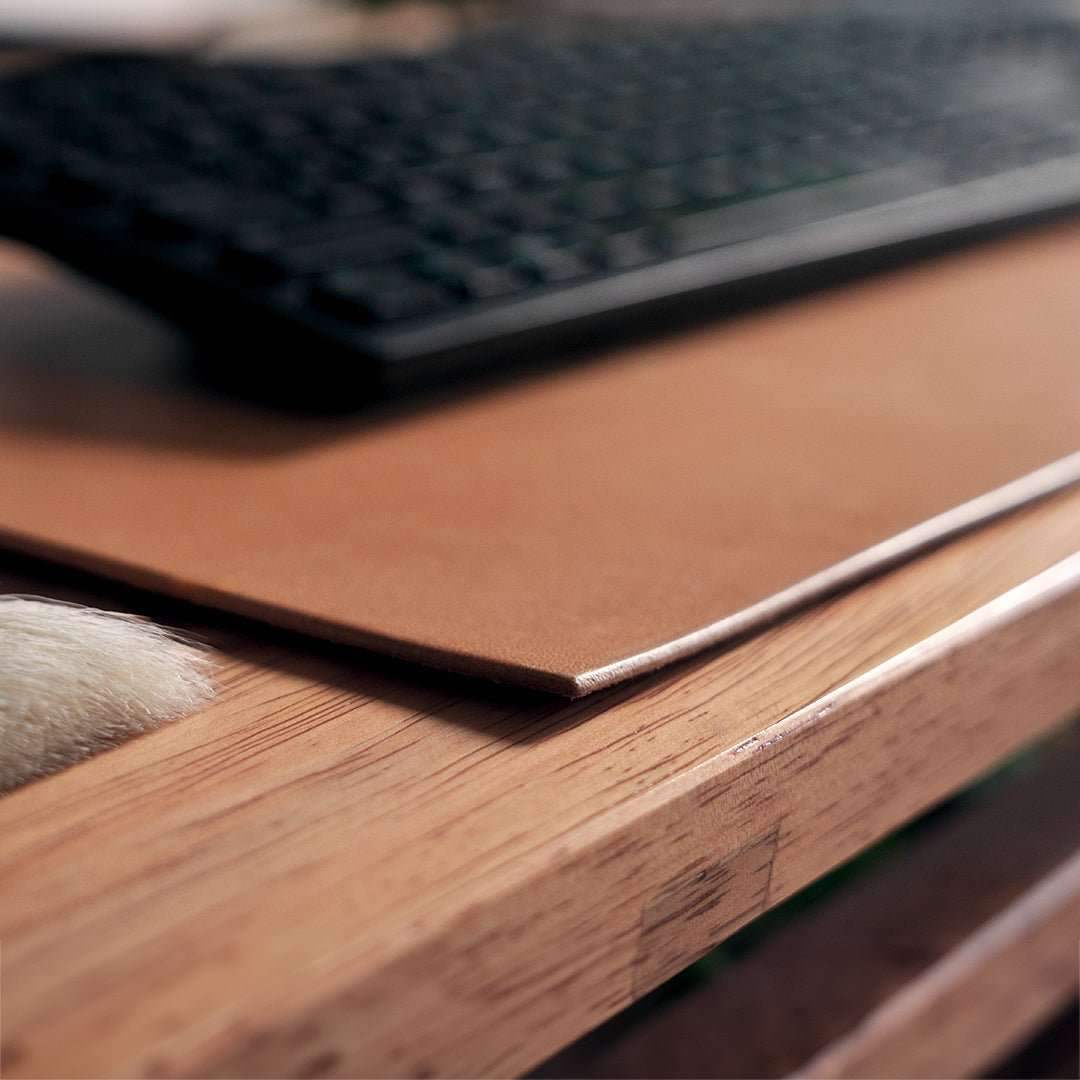 Oldis P1: Leather Desk Pad