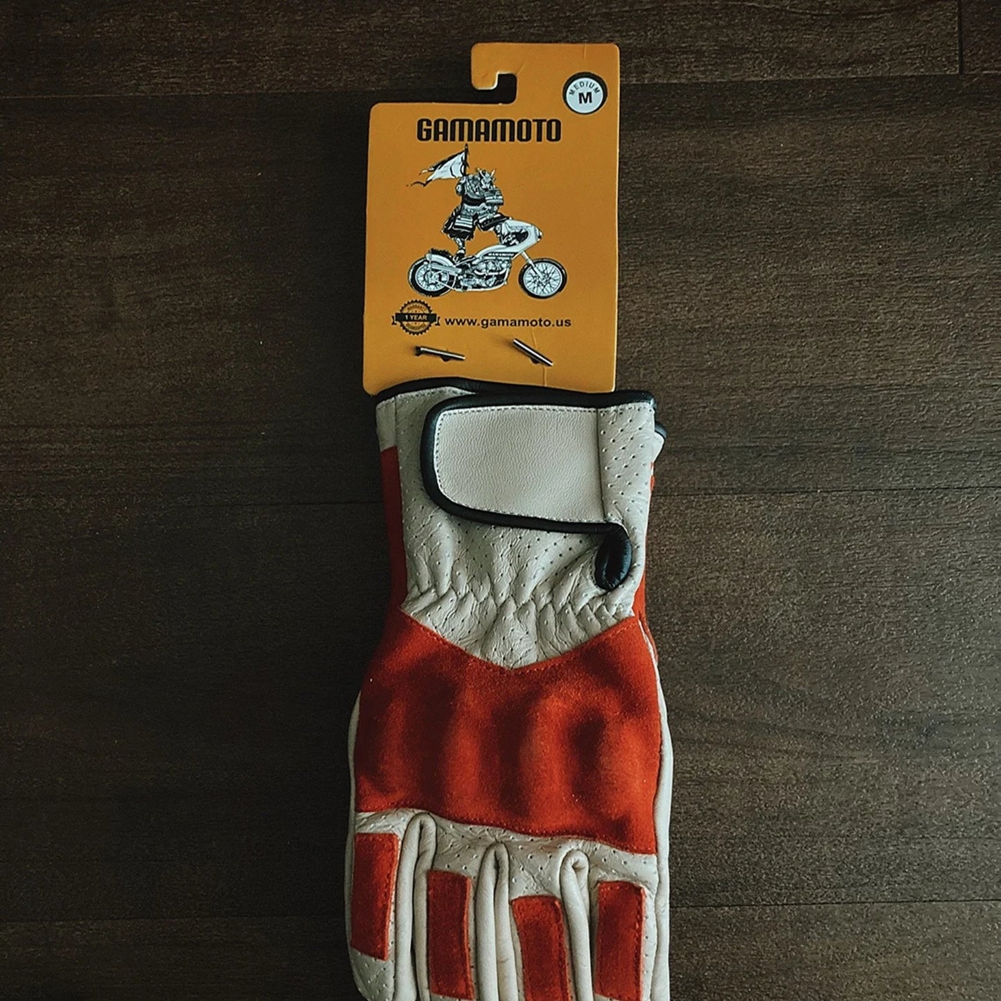 Vintage leather motorcycle gloves with classic design, perfect for riders who appreciate retro style and durability.