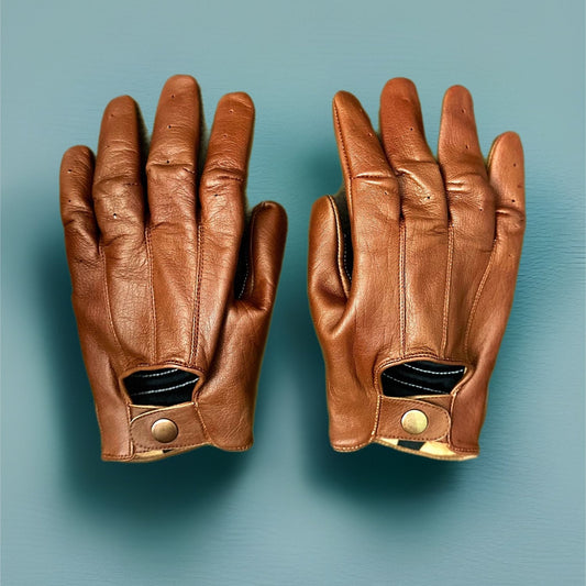 Vintage motorcycle gloves made from premium lambskin leather, designed for comfort and durability.